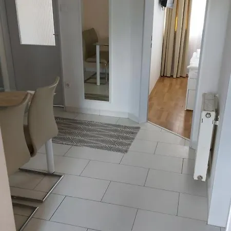 Central 3* بيتْش