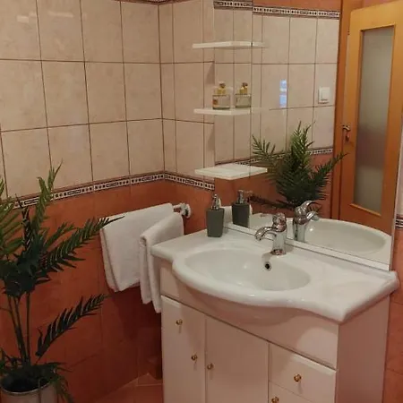 Central 3* بيتْش