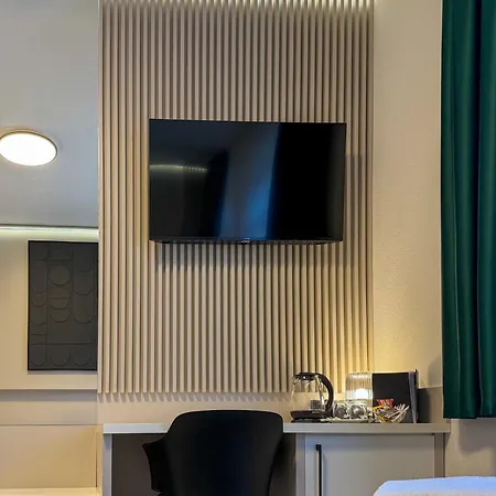 Central 3* بيتْش