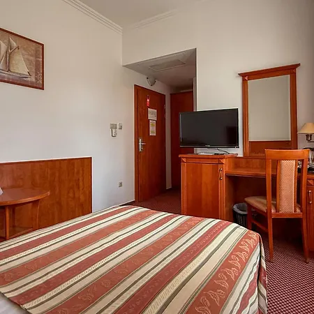 Central Hotel 3*