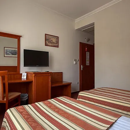 Central Hotel 3*